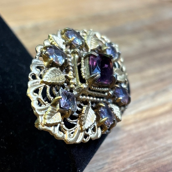 1930s–1940s Art Deco style gold-tone filigree brooch/sash pin - Picture 3 of 6